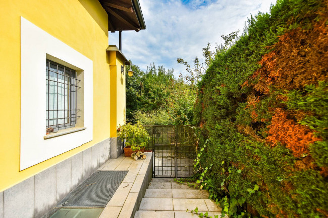 Villa Trifamiliare in Vendita a Rivarossa