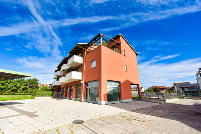 Negozio in affitto a Grugliasco