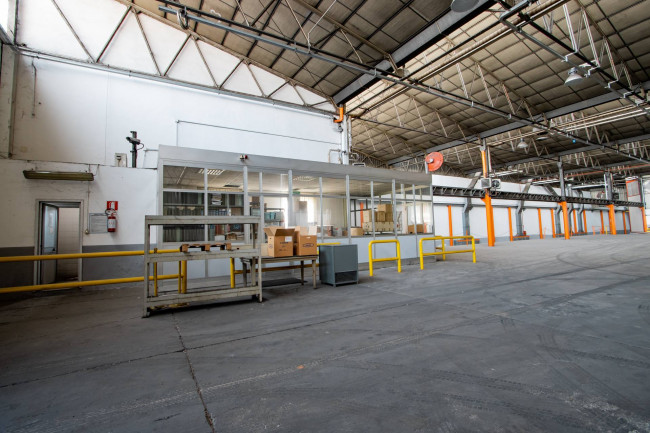 Capannone in Vendita a Rivoli