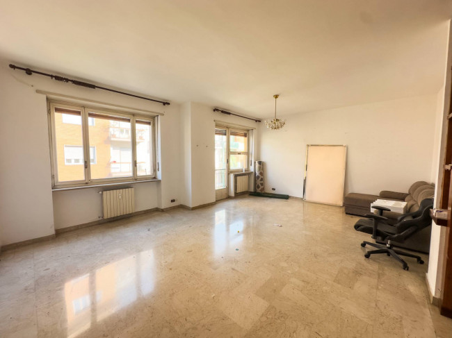 Apartment for Sale to Torino