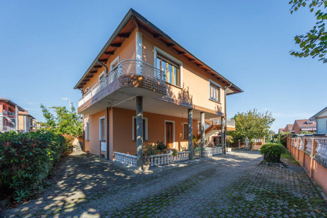 Villa for Sale to Borgaro Torinese
