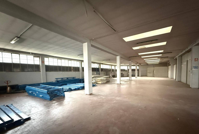 Magazzino in Locazione a Torino