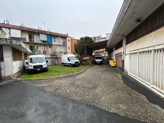 Magazzino in Locazione a Torino