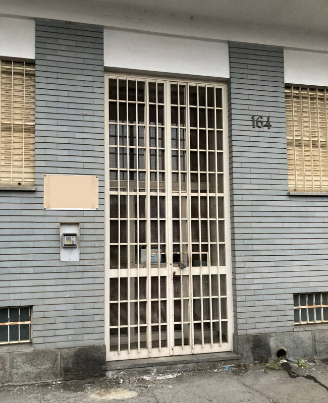 Magazzino in Locazione a Torino