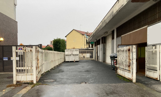 Magazzino in affitto
