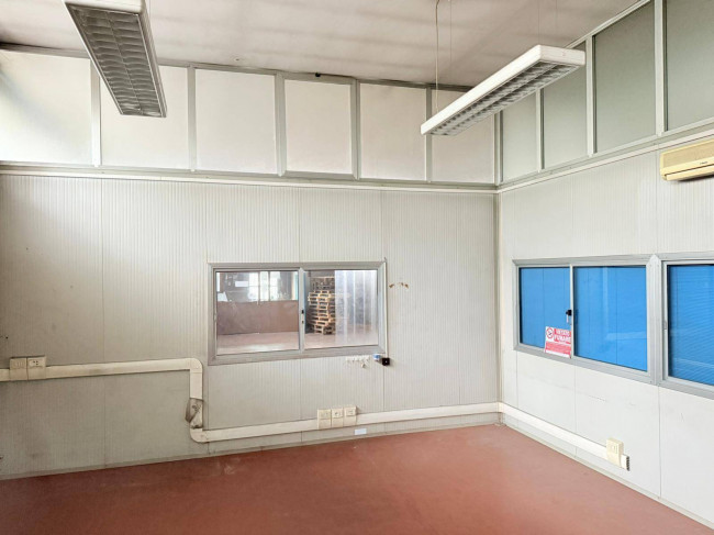 Magazzino in Locazione a Torino