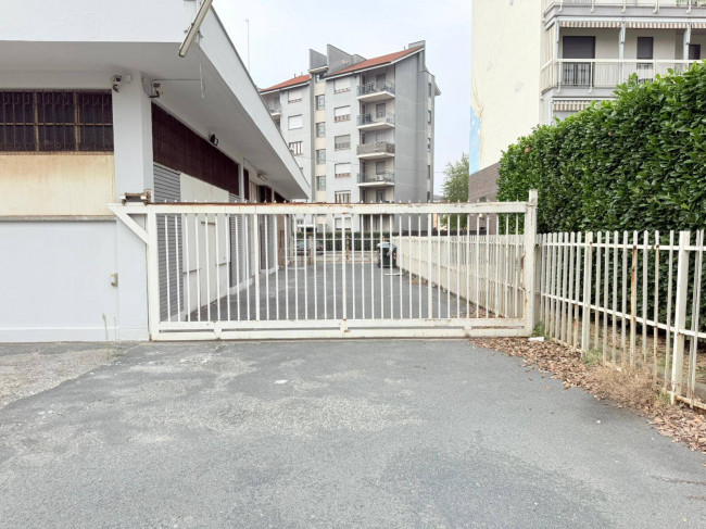 Magazzino in affitto