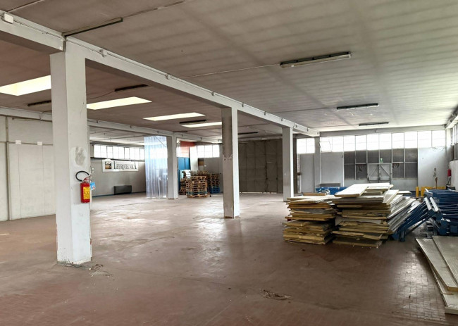 Magazzino in Locazione a Torino