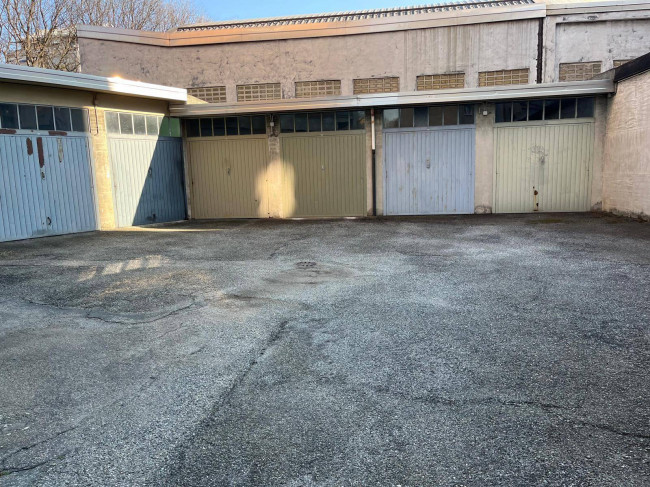Box o garage in Vendita a Torino