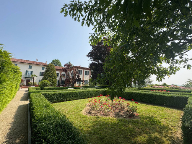 Villa Storica in Vendita a Portacomaro