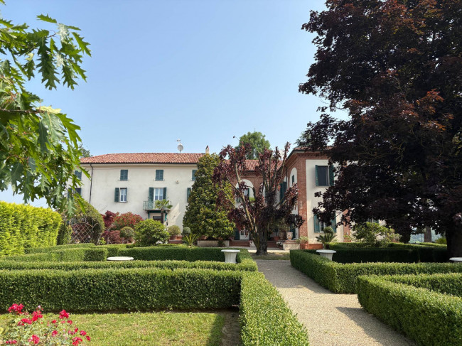 Villa Storica in Vendita a Portacomaro