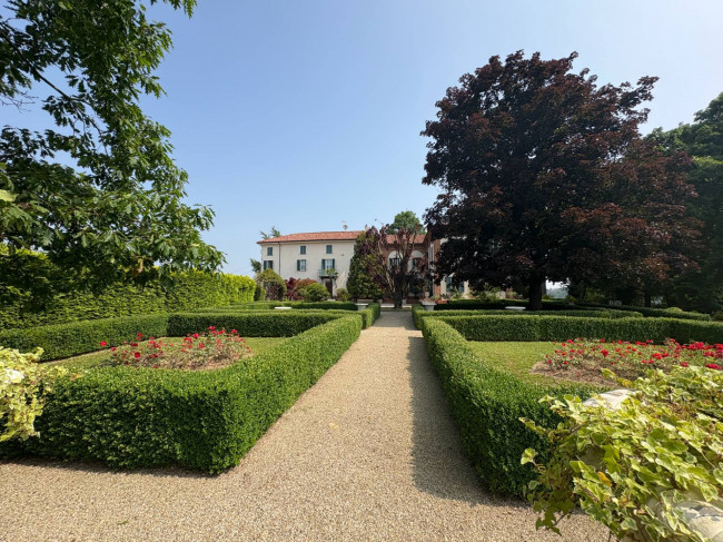 Villa Storica in Vendita a Portacomaro