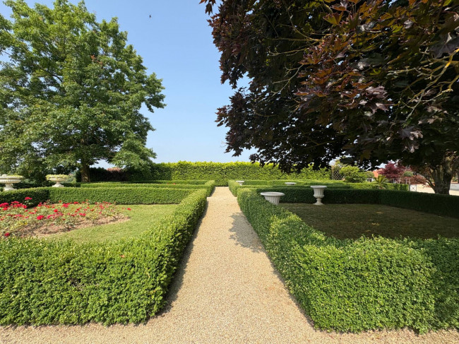 Villa Storica in Vendita a Portacomaro