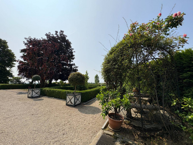 Villa Storica in Vendita a Portacomaro