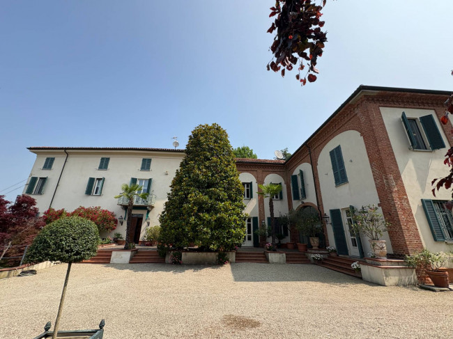 Villa Storica in Vendita a Portacomaro
