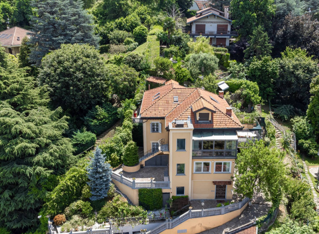 Villa Bifamiliare in Vendita a Torino