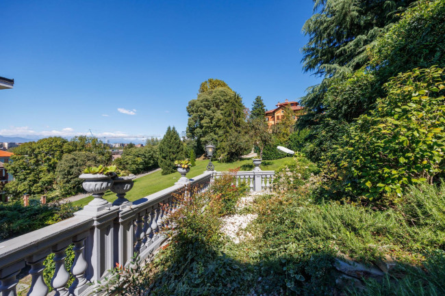 Villa Bifamiliare in Vendita a Torino