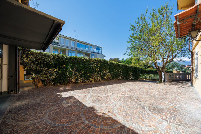 Villa Bifamiliare in Vendita a Torino