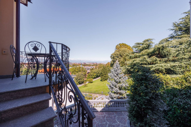 Villa Bifamiliare in Vendita a Torino