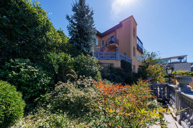 Villa Bifamiliare in Vendita a Torino