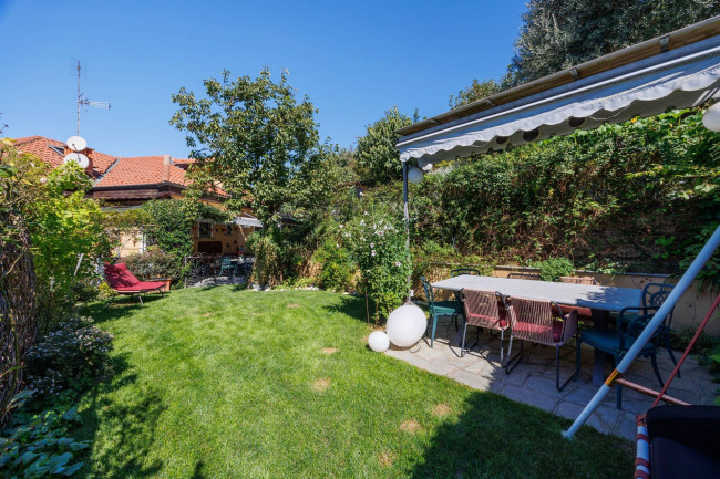 Villa Bifamiliare in Vendita a Torino