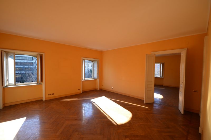 Stabile - Palazzo in Vendita a Torino