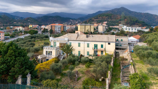 Casale in Vendita a Quiliano