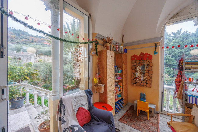 Casale in Vendita a Quiliano