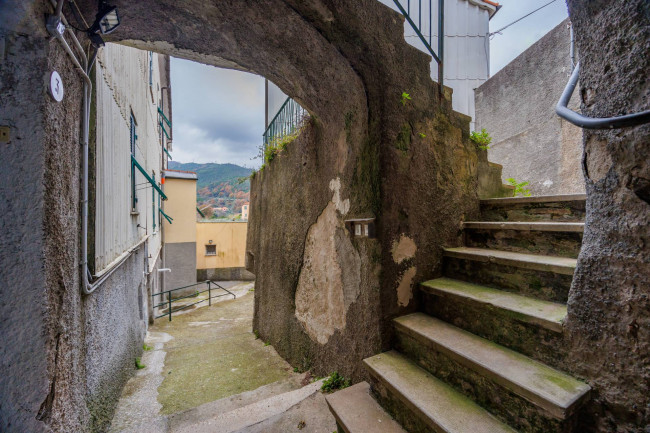 Casale in Vendita a Quiliano