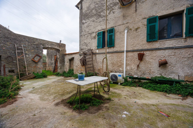 Casale in Vendita a Quiliano