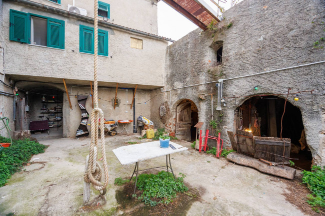 Casale in Vendita a Quiliano