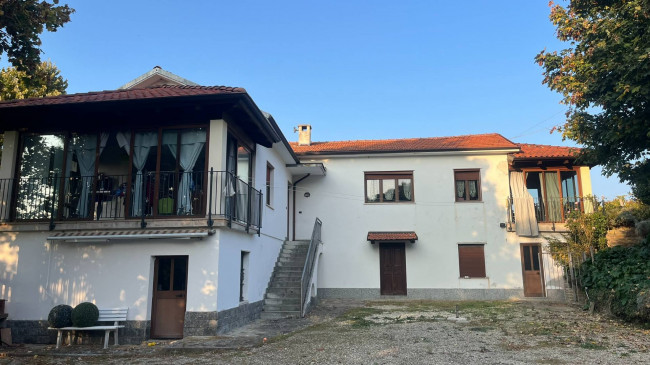 Casale in Vendita a Santo Stefano Belbo