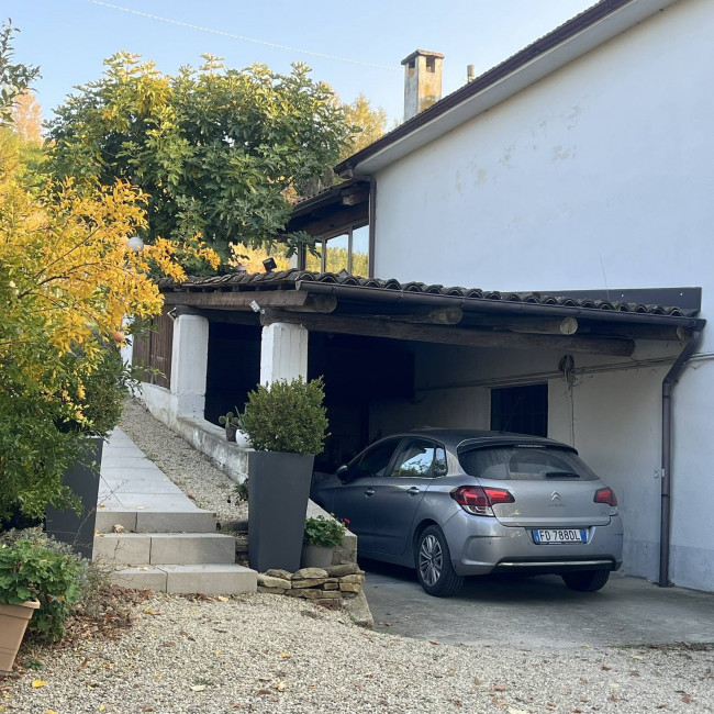 Casale in Vendita a Santo Stefano Belbo