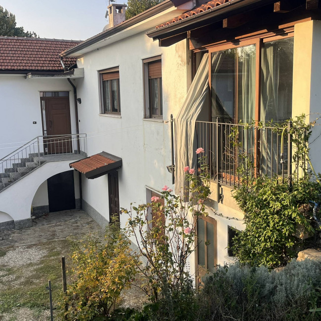 Casale in Vendita a Santo Stefano Belbo