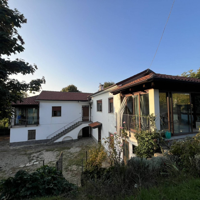 Casale in Vendita a Santo Stefano Belbo