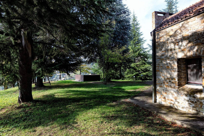 Villa in Vendita a Santo Stefano Belbo