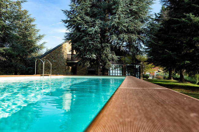 Villa in Vendita a Santo Stefano Belbo