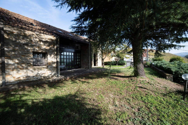 Villa in Vendita a Santo Stefano Belbo