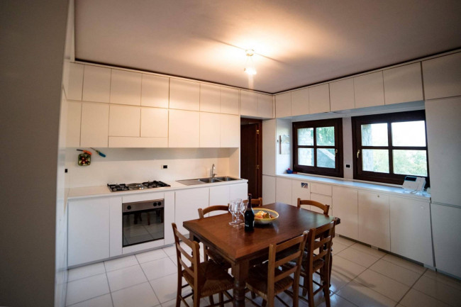 Villa in Vendita a Santo Stefano Belbo