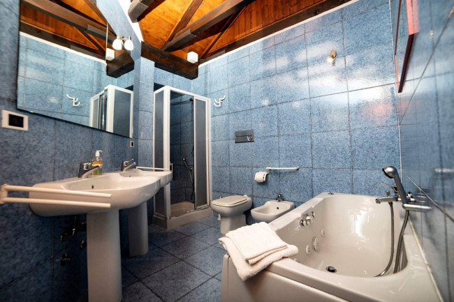 Villa in Vendita a Santo Stefano Belbo