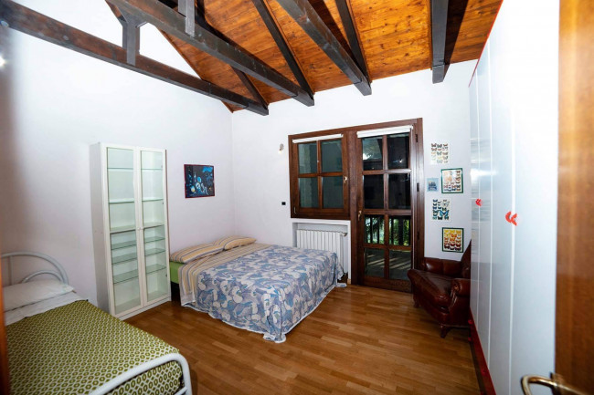 Villa in Vendita a Santo Stefano Belbo