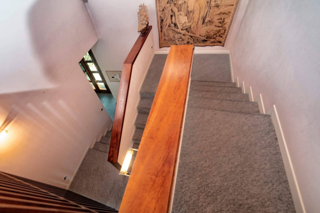 Villa in Vendita a Santo Stefano Belbo