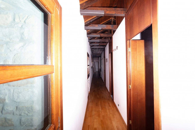 Villa in Vendita a Santo Stefano Belbo