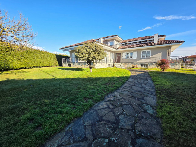 Villa in  Sell to Front