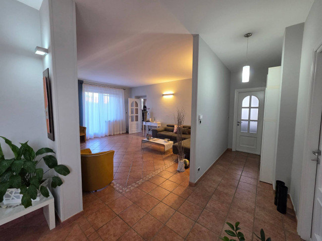 Villa in  Sell to Front