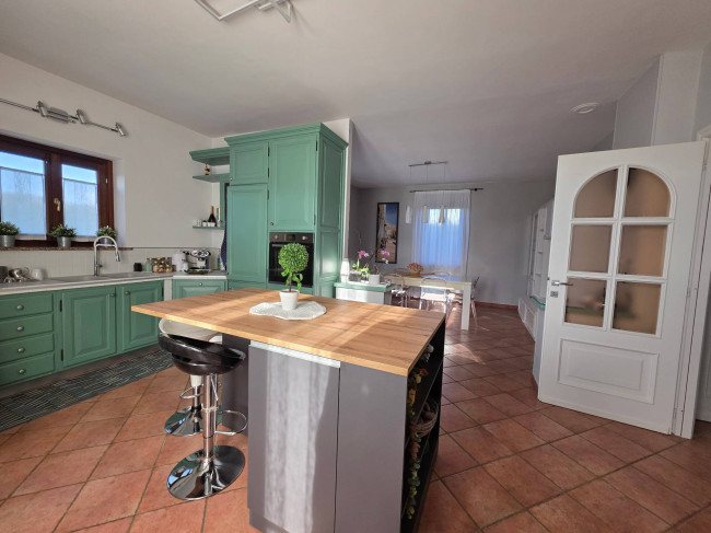 Villa in  Sell to Front