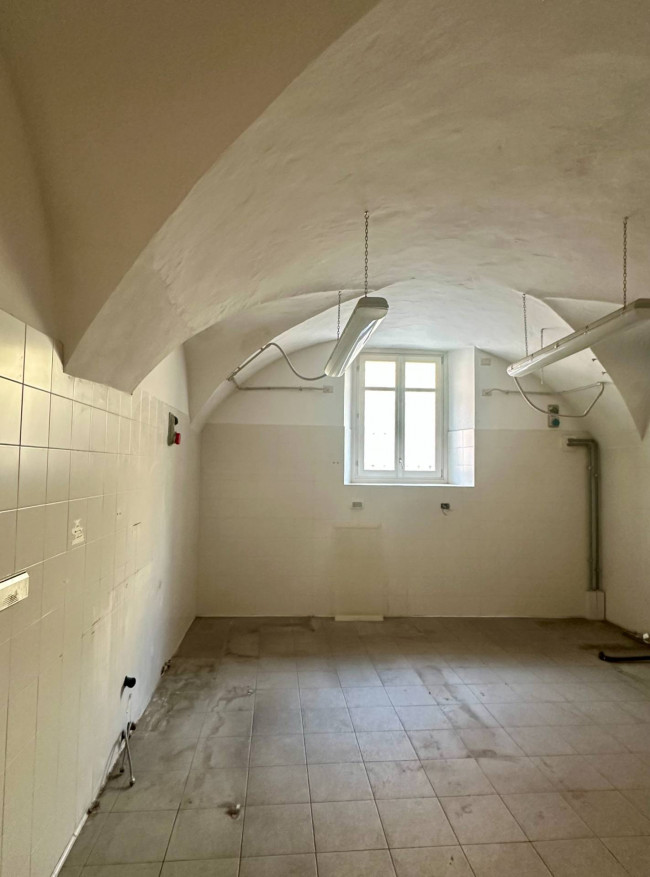 Negozio in Affitto a Castelletto Stura