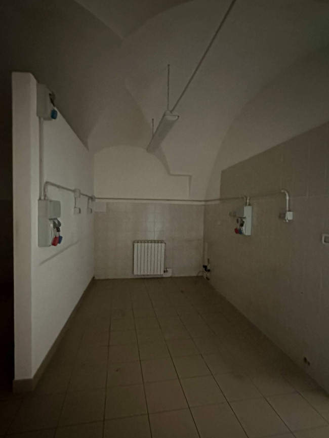 Negozio in Affitto a Castelletto Stura