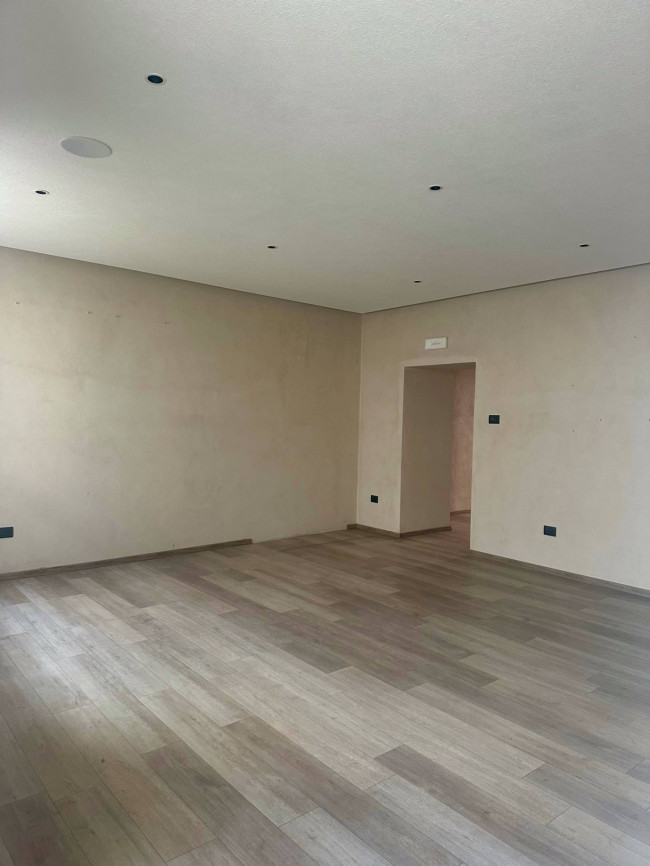 Negozio in Affitto a Castelletto Stura