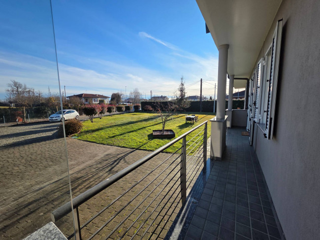 Villa in  Sell to Front